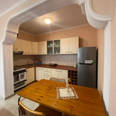 Appartamento Apartament Me Qera Ne Golem